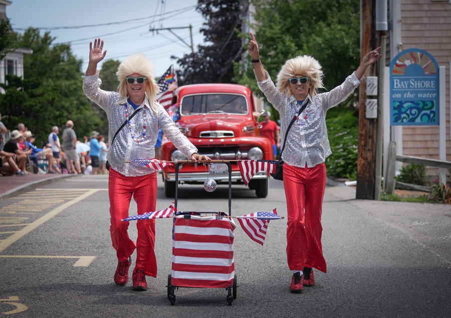 Worries and Waves at the Fourth of July Parade - The Provincetown ...