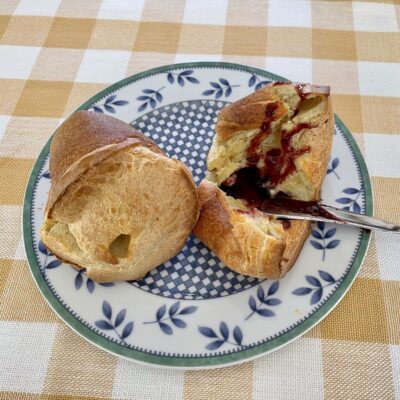 Popovers That Promise Good Stories on the Side